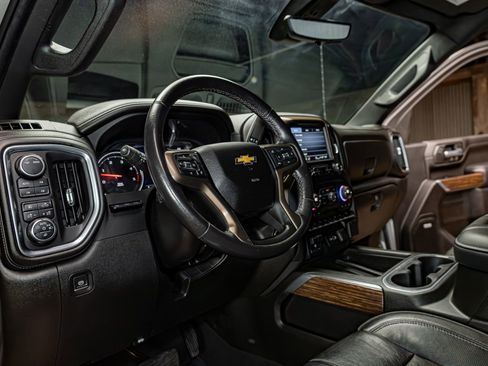 Used 2022 Chevrolet Silverado 2500 High Country w/ Technology Package image 16