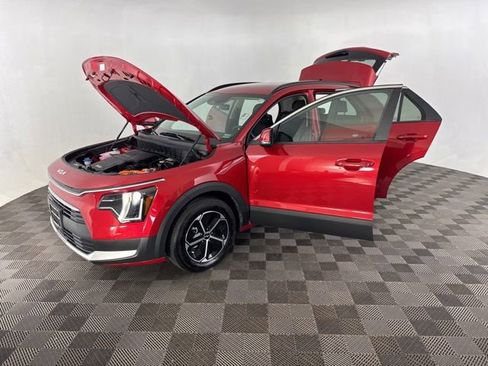 Certified 2025 Kia Niro EX FWD image 12