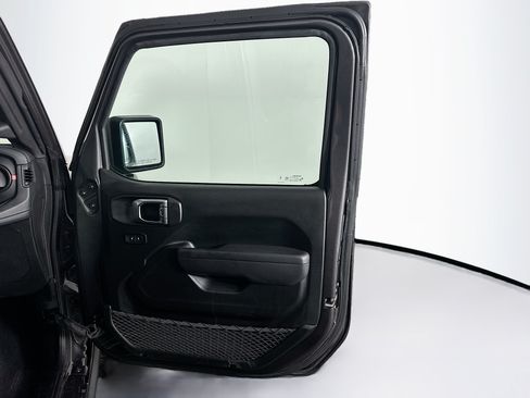Used 2025 Jeep Wrangler Unlimited Rubicon AWD/4WD image 30
