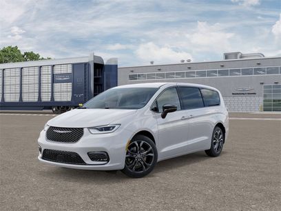 New 2026 Chrysler Pacifica Select