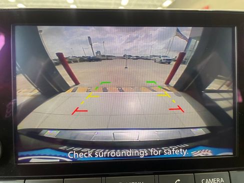 Used 2024 Nissan Rogue SV FWD image 8