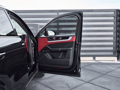 Used 2024 Porsche Cayenne Coupe image 19