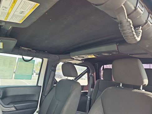 Used 2018 Jeep Wrangler Sport image 35