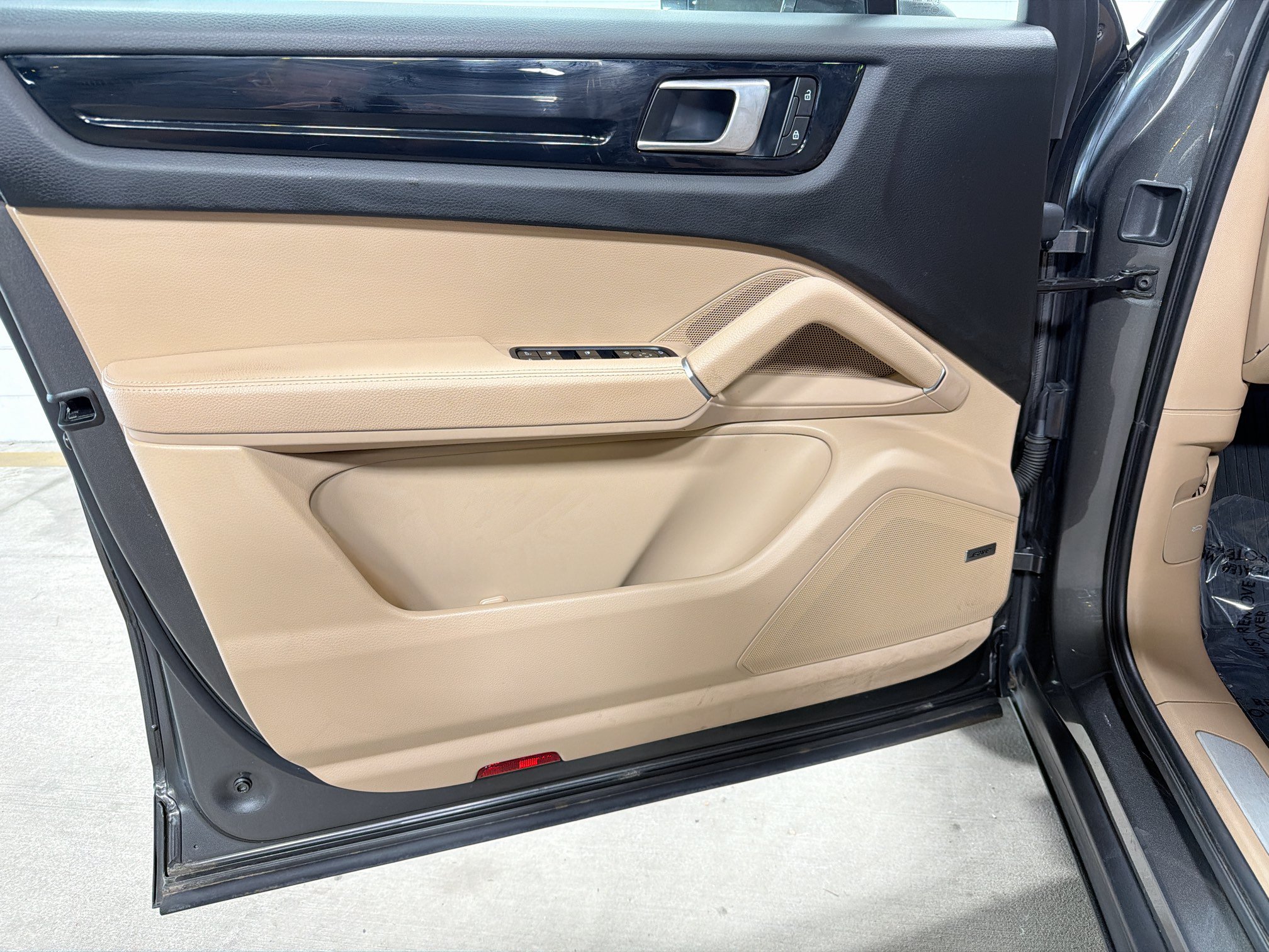 Certified 2023 Porsche Cayenne AWD/4WD image 21