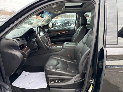Used 2019 Cadillac Escalade ESV Premium Luxury image 31