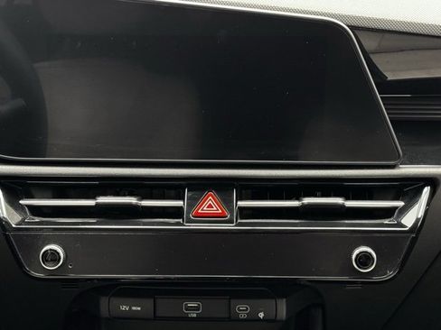 Used 2023 Kia Niro EX image 33