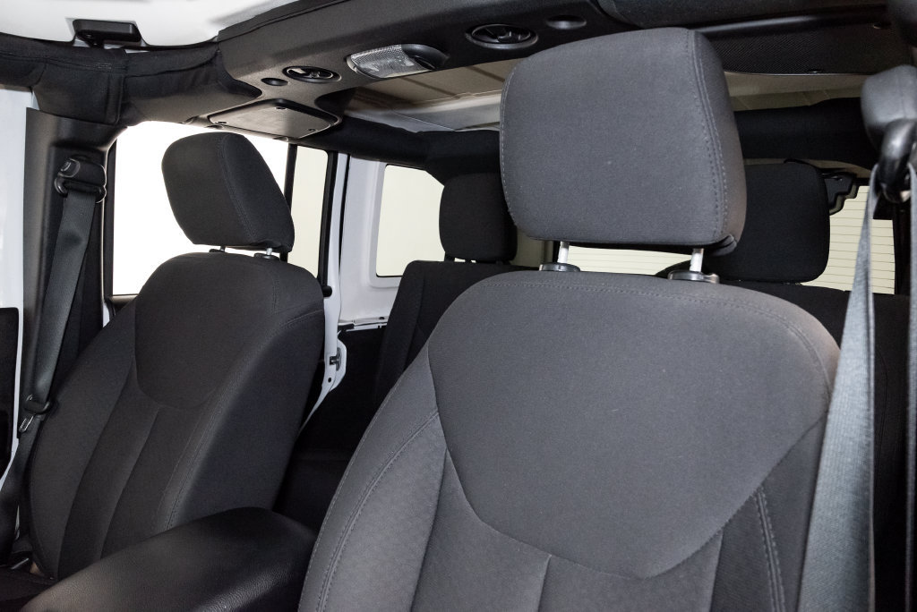 Used 2018 Jeep Wrangler Unlimited Sport w/ Connectivity Group AWD/4WD image 10
