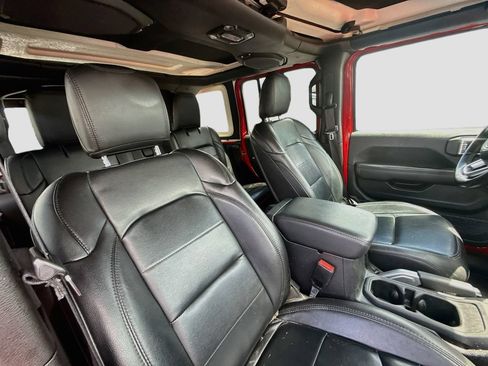 Used 2022 Jeep Wrangler Unlimited Sahara AWD/4WD image 33