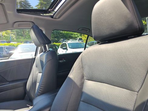 Used 2014 Honda Accord Touring image 26
