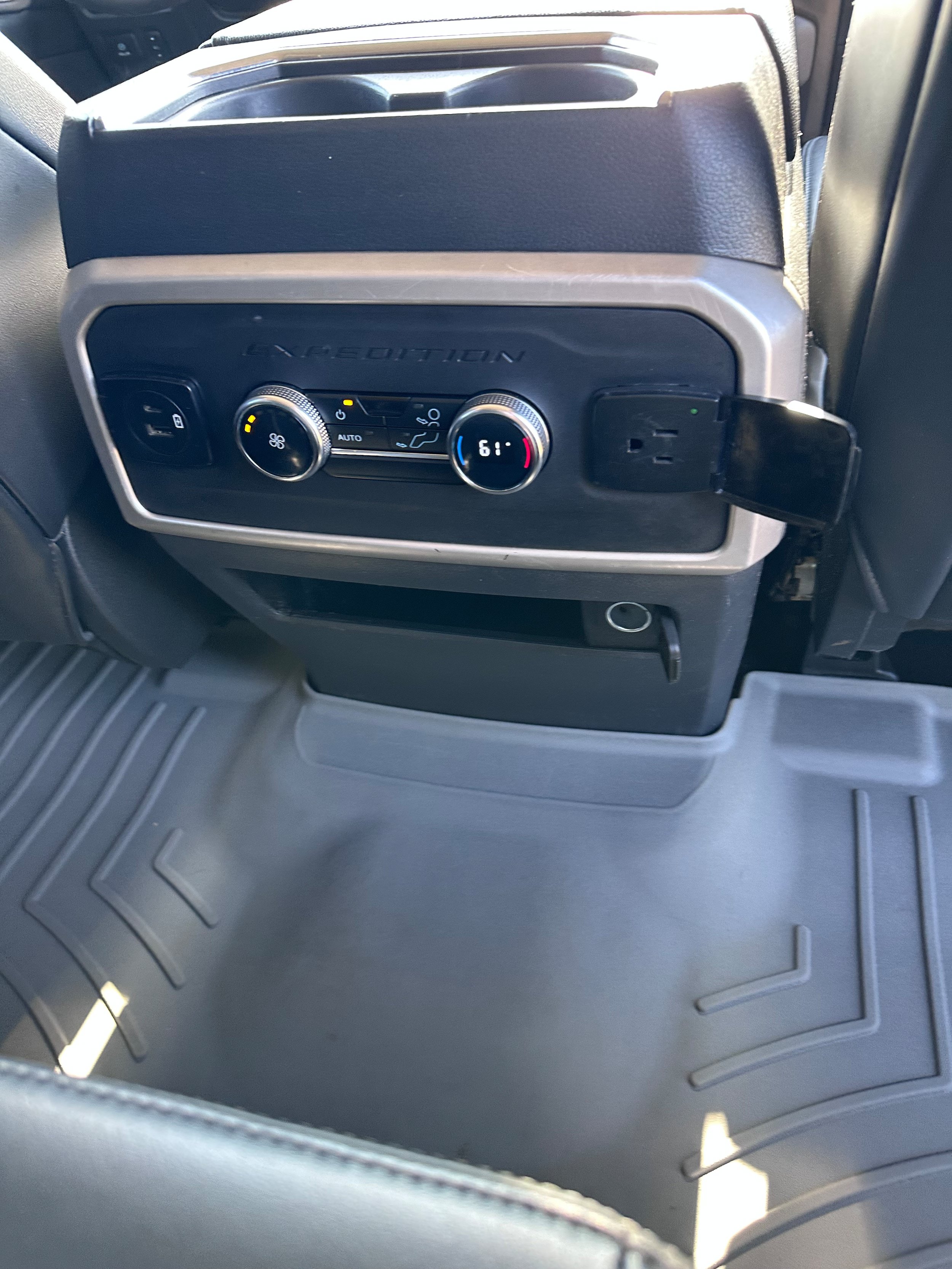 Used 2023 Ford Expedition XLT AWD/4WD image 30