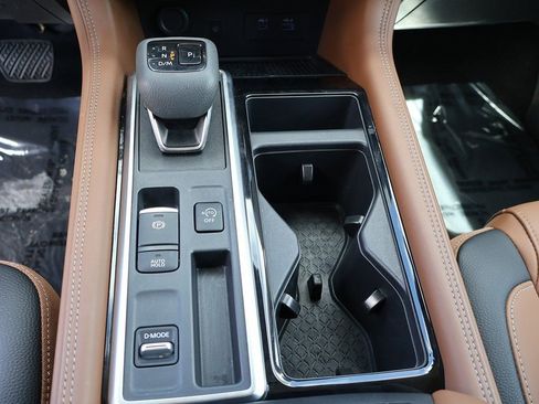 Used 2024 Nissan Pathfinder Platinum image 55