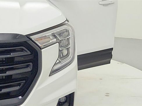 Used 2023 GMC Terrain SLT w/ Elevation Edition AWD/4WD image 31