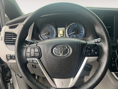 Used 2017 Toyota Sienna XLE w/ XLE Navigation Package image 12