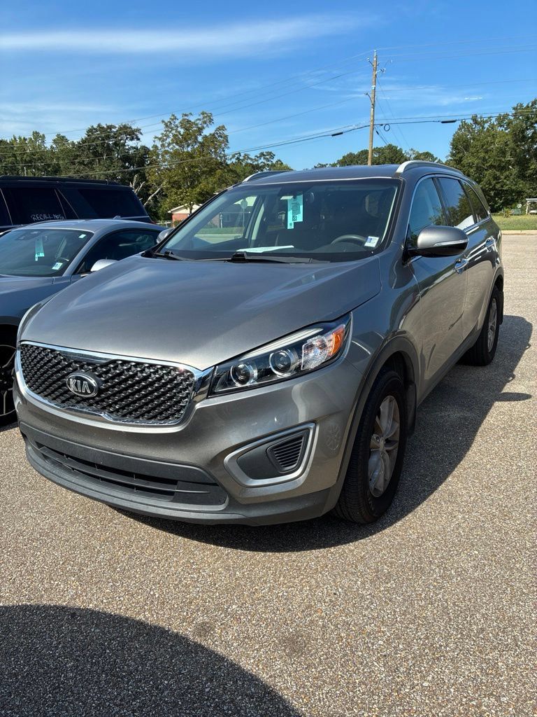 Used 2017 Kia Sorento FWD image 1