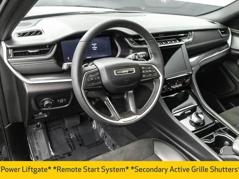 Used 2023 Jeep Grand Cherokee Altitude image 5