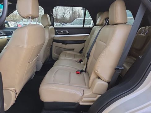 Used 2017 Ford Explorer XLT image 14