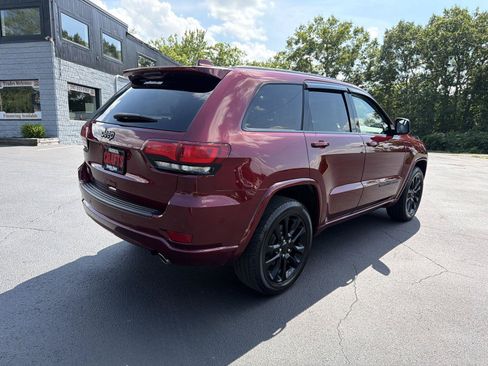 Used 2021 Jeep Grand Cherokee Laredo X AWD/4WD image 5