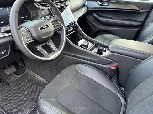 New 2025 Jeep Grand Cherokee L Altitude image 12