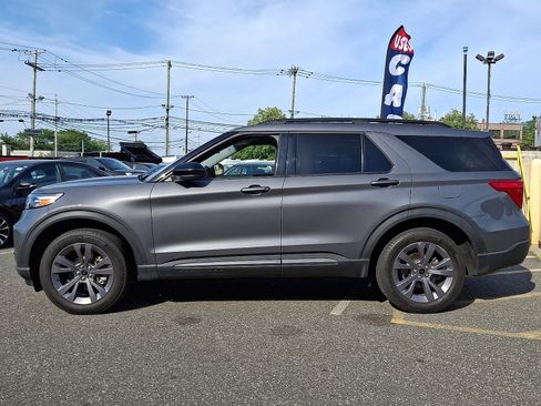 Used 2023 Ford Explorer XLT w/ Equipment Group 202A AWD/4WD image 7