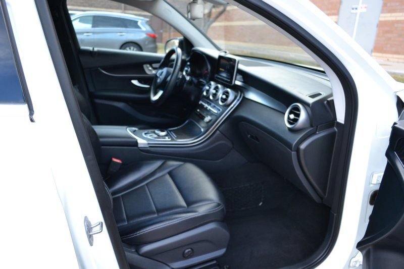 Used 2017 Mercedes-Benz GLC 300 4MATIC Coupe image 27