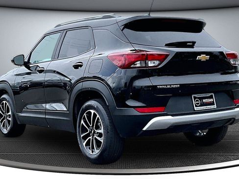 Used 2025 Chevrolet TrailBlazer LT FWD image 4