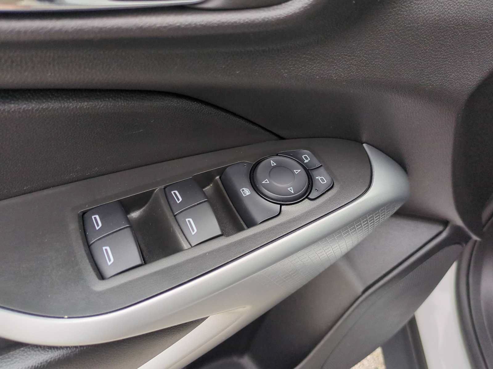 Used 2025 Chevrolet Trax LS w/ Driver Confidence Package FWD image 20
