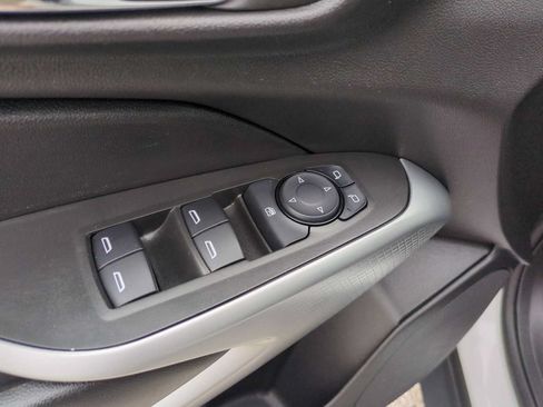 Used 2025 Chevrolet Trax LS w/ Driver Confidence Package FWD image 20