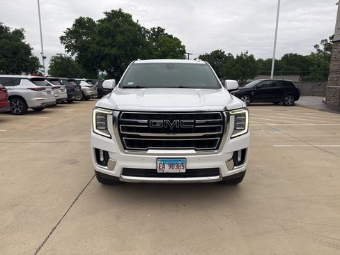 Used 2022 GMC Yukon XL SLT w/ SLT Luxury Package AWD/4WD image 2