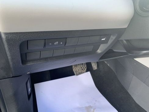 Used 2025 Mitsubishi Outlander SE image 14