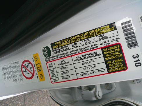 Used 2018 Toyota Tacoma Limited image 36