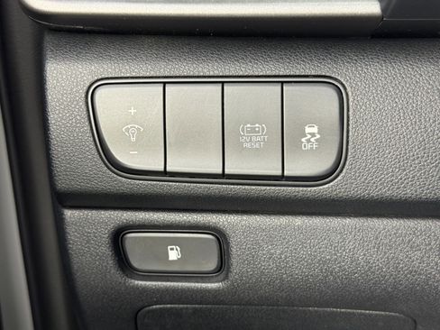 Used 2019 Kia Niro LX image 16