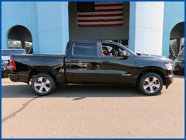 Used 2023 RAM 1500 Laramie AWD/4WD image 2
