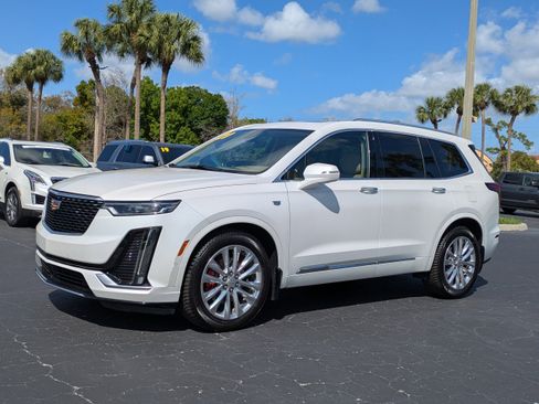 Used 2020 Cadillac XT6 Premium Luxury w/ Platinum Package image 2