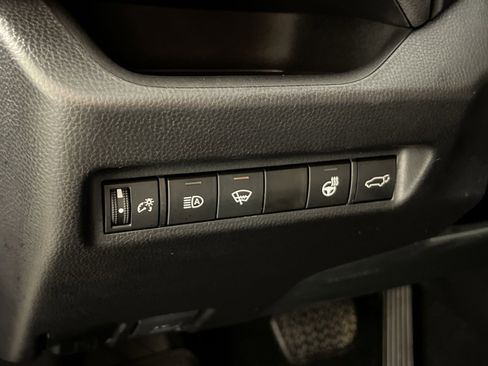 Used 2021 Toyota RAV4 XLE Premium image 31