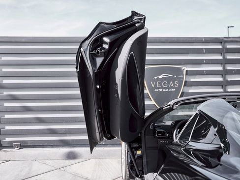 Used 2025 McLaren Artura Spider image 31