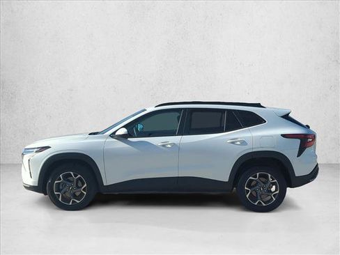 Used 2025 Chevrolet Trax LT image 8