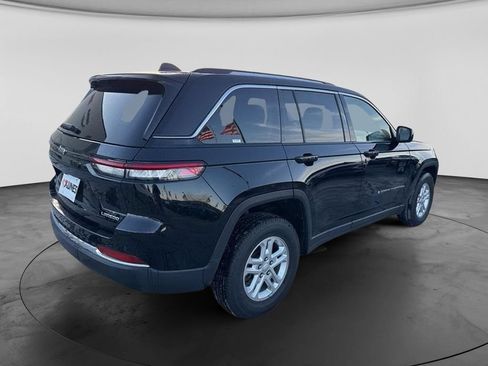 Used 2023 Jeep Grand Cherokee Laredo AWD/4WD image 6