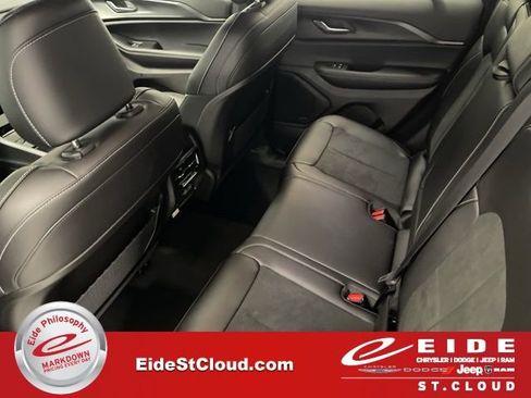 New 2025 Jeep Grand Cherokee Altitude w/ Trailer Tow Package image 21