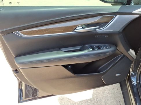 Used 2022 Cadillac XT5 Premium Luxury w/ Platinum Package FWD image 16
