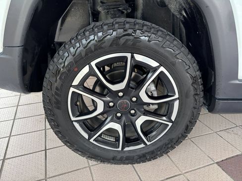 Used 2025 Jeep Compass Trailhawk AWD/4WD image 29