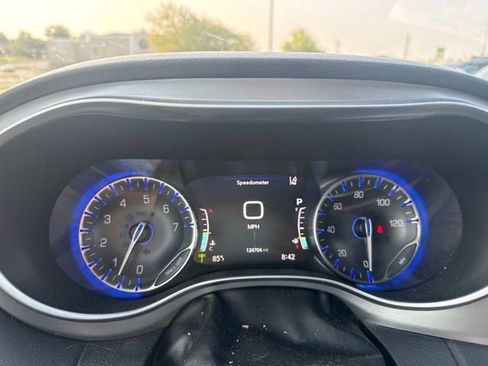 Used 2018 Chrysler Pacifica Touring-L Plus w/ Advanced Safetytec Group FWD image 10
