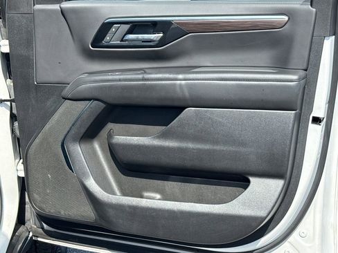 Used 2025 Chevrolet Tahoe Z71 image 12