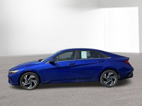 Used 2025 Hyundai Elantra Limited FWD image 16