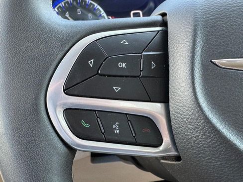 Used 2024 Chrysler Pacifica Touring-L FWD image 20