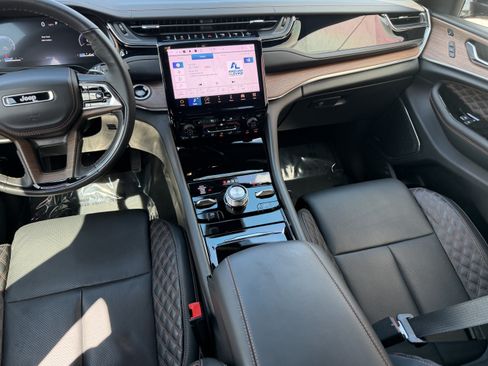 Used 2025 Jeep Grand Cherokee L Summit w/ Advanced Protech Group IV AWD/4WD image 19