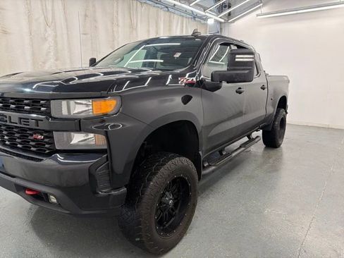 Used 2021 Chevrolet Silverado 1500 Custom Trail Boss w/ Midnight Edition AWD/4WD image 3