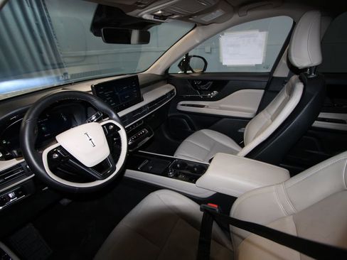 Used 2025 Lincoln Corsair AWD w/ Equipment Group 101A image 2