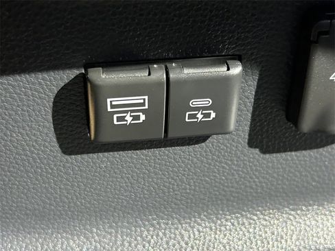 Used 2023 Toyota Tundra Limited image 22