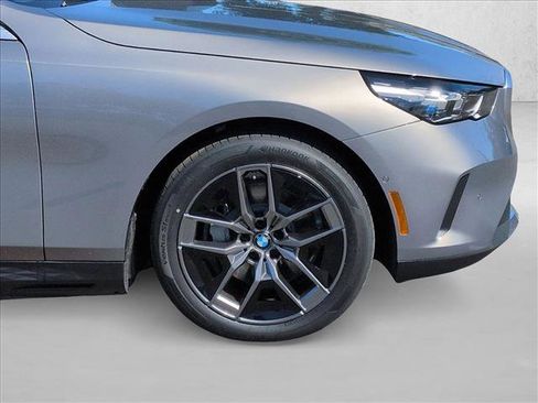 New 2026 BMW i5 eDrive40 image 10