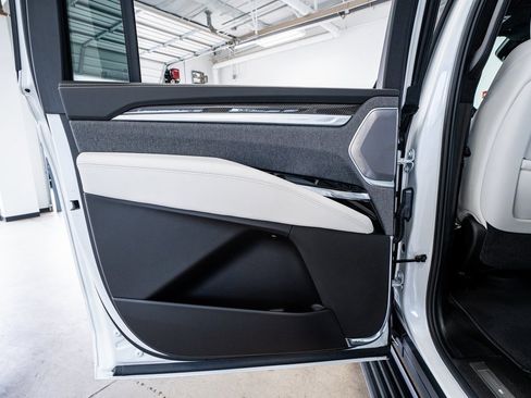 Used 2025 Cadillac Escalade ESV V image 56